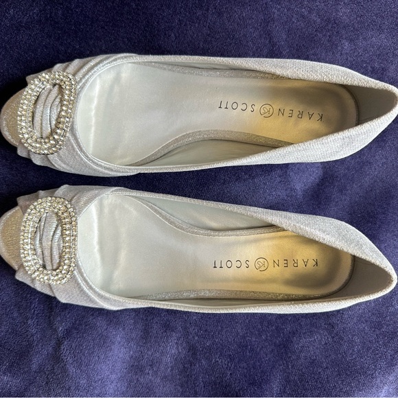 Karen Scott Shoes - Karen Scott silver slip on heel.